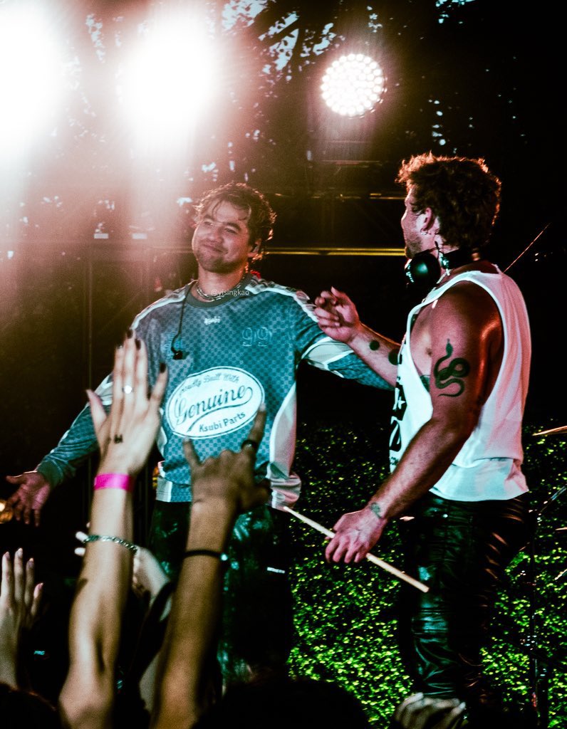 cthoodarchive's tweet image. i’m meltinggggg