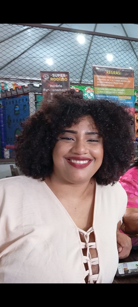 inzaprincess_'s tweet photo. Postei um antes e depois no insta, e rolou um choque. Na primeira foto era meu primeiro dia das mães, o segundo sem minha mãe e tinha só dois meses que eu tinha me separado. Na segunda foto eu tô na audição do meu EP, quase 1 ano na academia, e totalmente feliz. https://t.co/MKnaswwIJc