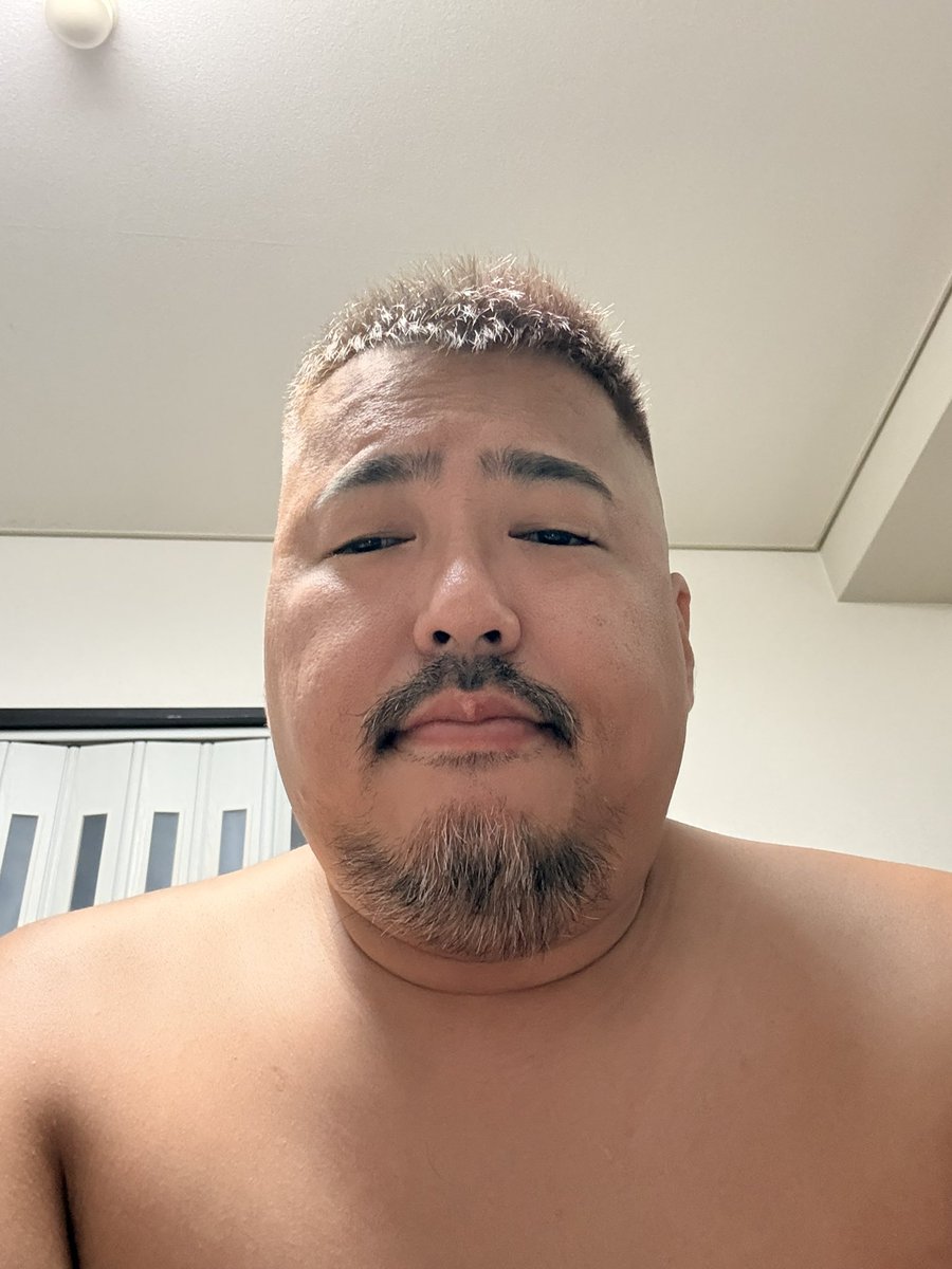 8時頃寝て5時前に起きる。
自分と相方のお弁当を作ったのでWelch'sのぶどう味で乾杯🍷
あ、髪を切りました。これから眉毛と髭を剃ります。