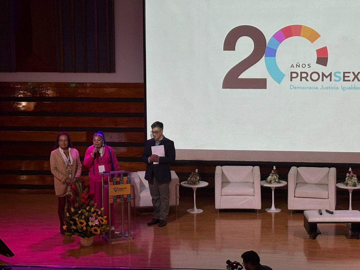 Toma del microfono: 📢Red de activistas trabajadoras sexuales
Impulsamos el reconocimiento del trabajo sexual en Perú. No solo nos matan por el cobro de cupos: antes policías, ahora mafias. Esto afecta a mujeres cis, trans, lesbianas y diversas.