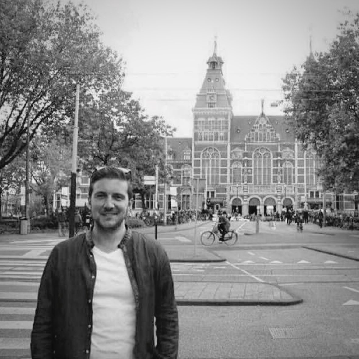 Gülmek ONUR’lu bir eylemdir.
Sen hep bizimlesin!
#NeşesiYeter #OnurAkgül