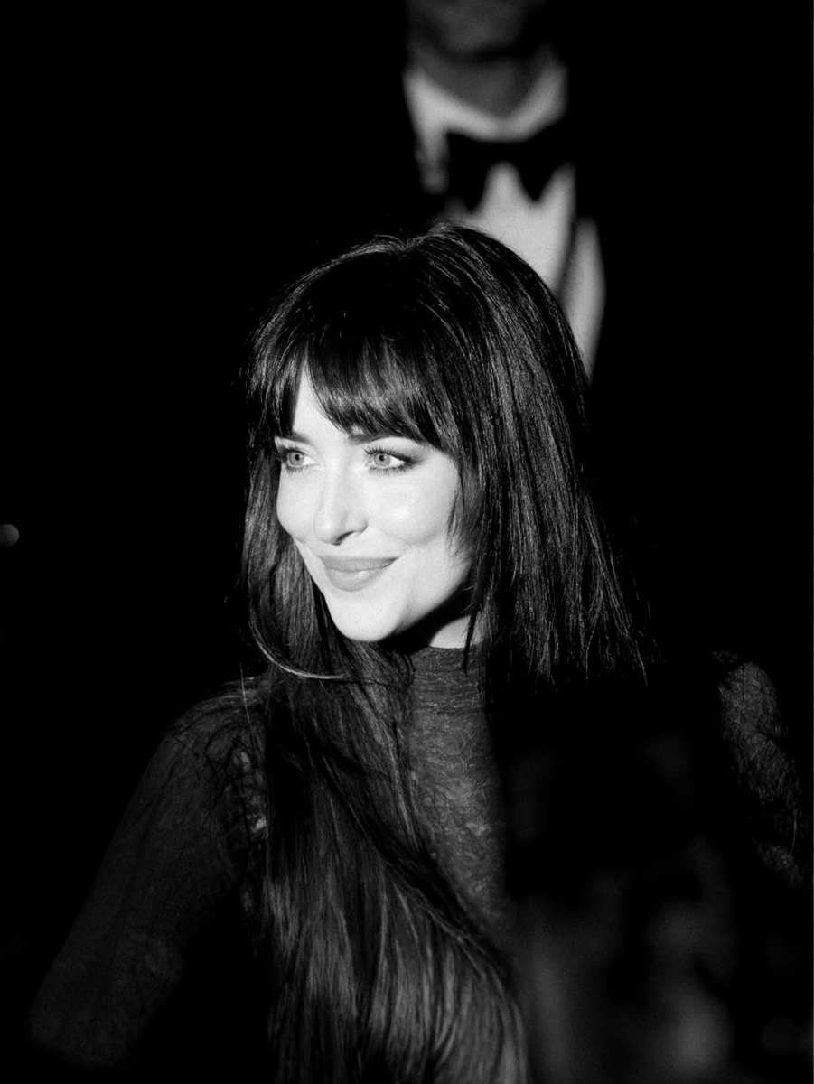 dakotaj_updates's tweet photo. 25.09 | Dakota Johnson at the 21st Zurich Film Festival today in Zurich, Switzerland.

📸 okcreative IG https://t.co/eCdDVtZWHM