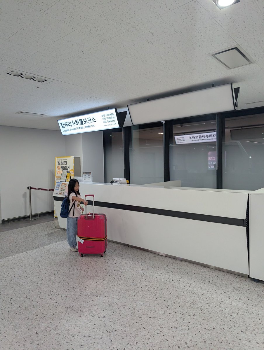 koichirohatsuse's tweet photo. 荷物を空港で預けようと思ったけど、荷物置き場が朝6時から。待ってられず、とりあえずタクシーに乗ることに https://t.co/tmcX8FkDjB