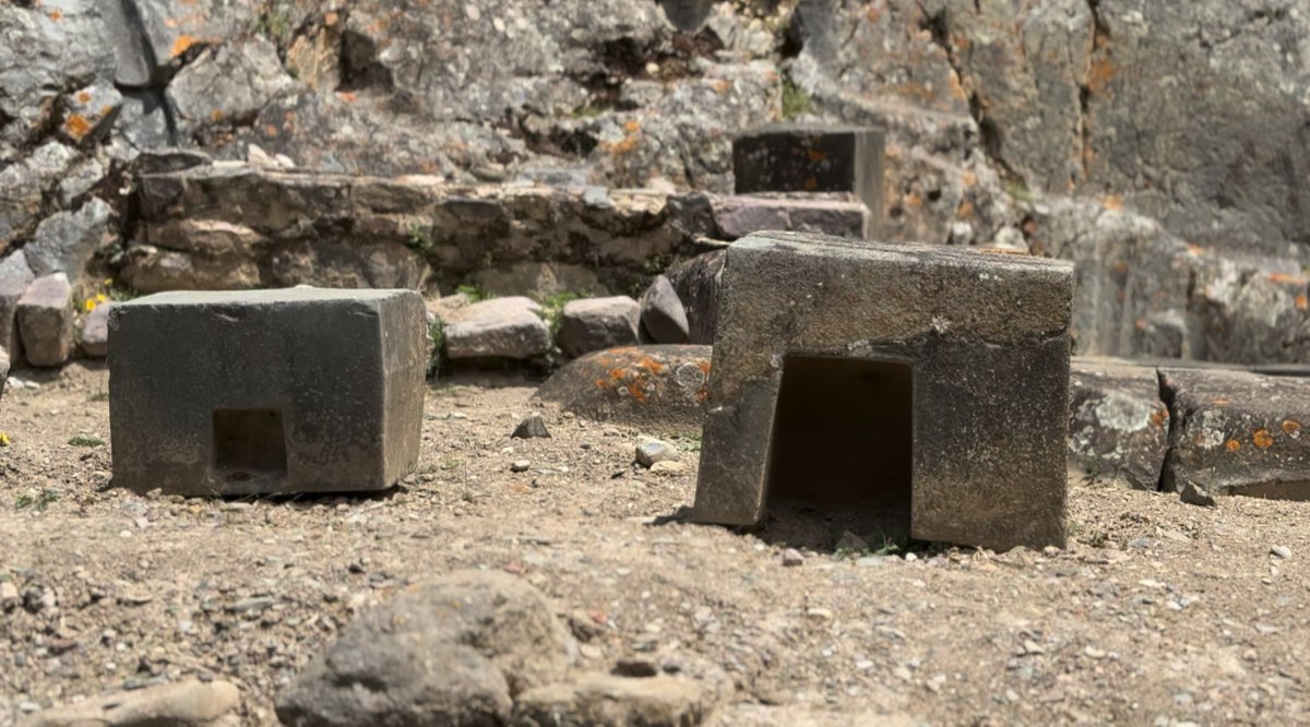 TheProjectUnity's tweet image. Why was this Trapezoid shape so important in the ancient world, and especially in Peru? 

Doorways in this shape✅
Windows in this shape ✅
Symbols of this shape ✅
Carvings of this shape ✅

You also find it in Egypt, India, Turkey, but in Peru it is used in abundance, why?