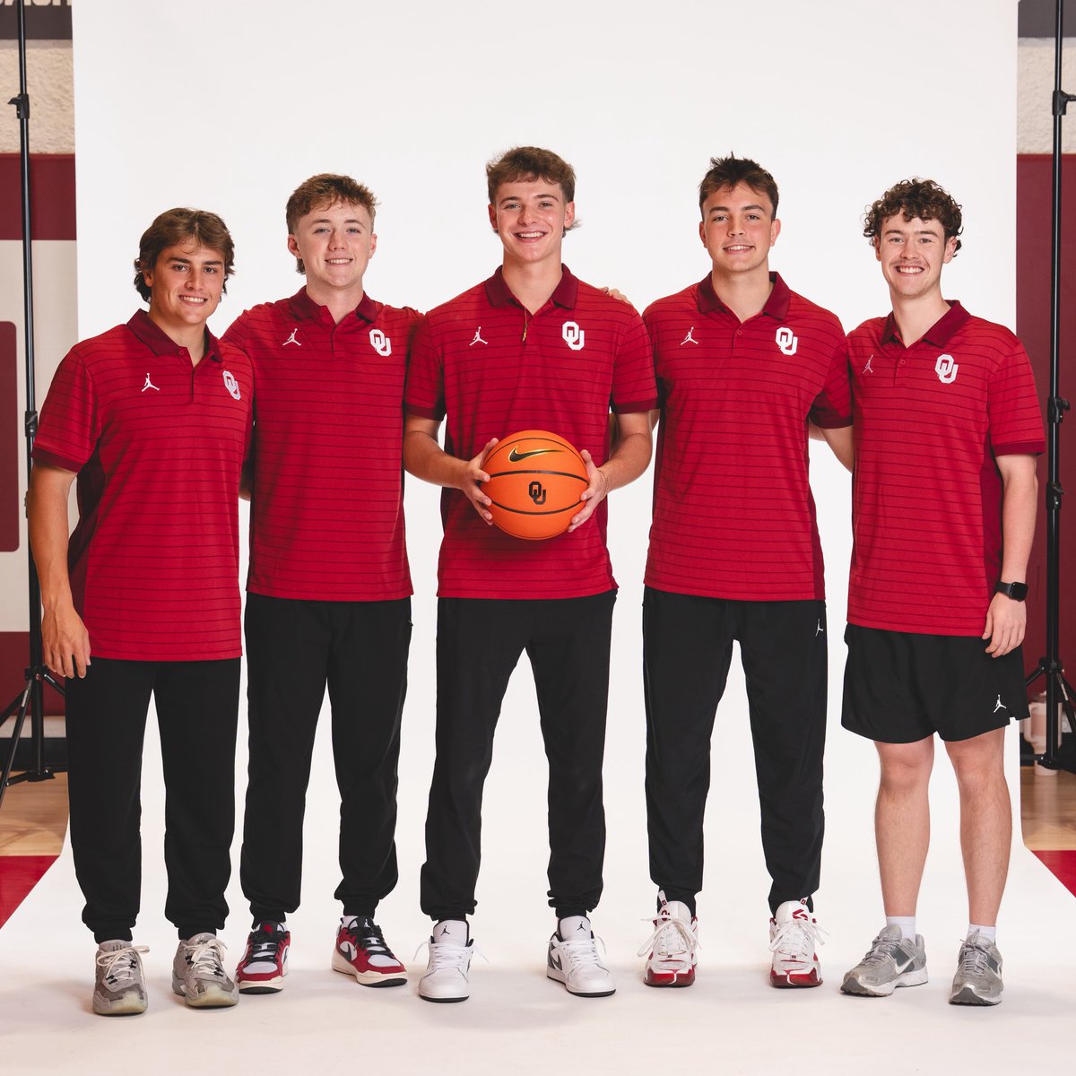 OU_MBBall's tweet photo. The team behind the team 👊

Shoutout to our crew during Equipment Manager Appreciation week! https://t.co/Vc1GfC4q1G
