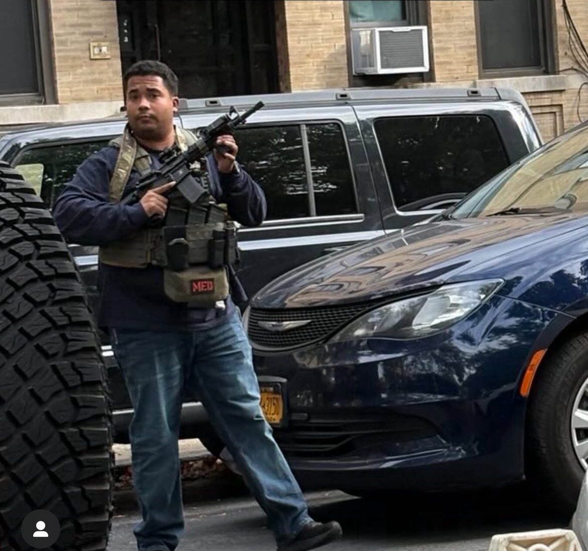 NOW: ICE is currently operating in Brooklyn, bushwick. An individual was taken after a few agents raided a building. One displaying a long firearm at people.

An agent participating in the raid stopped in front of the NYPD 83rd precinct, 480 knickerbocker avenue.
