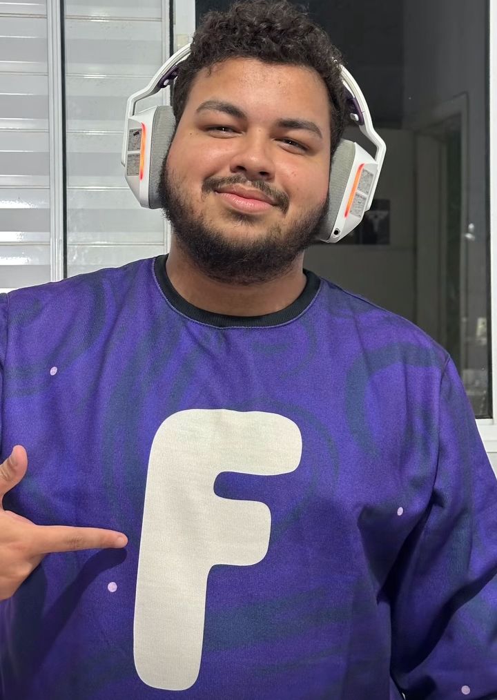 Dia 6 falando dos meus headcannons de creative squad (aproveitando q é aniversário do fixz, FELIZ ANIVERSÁRIO!!!!! <a href="/fixzpng/">Fixz</a> )

CS!fixz quase enlouqueceu pq ficou um dia sem tomar a coquinha gelada dele