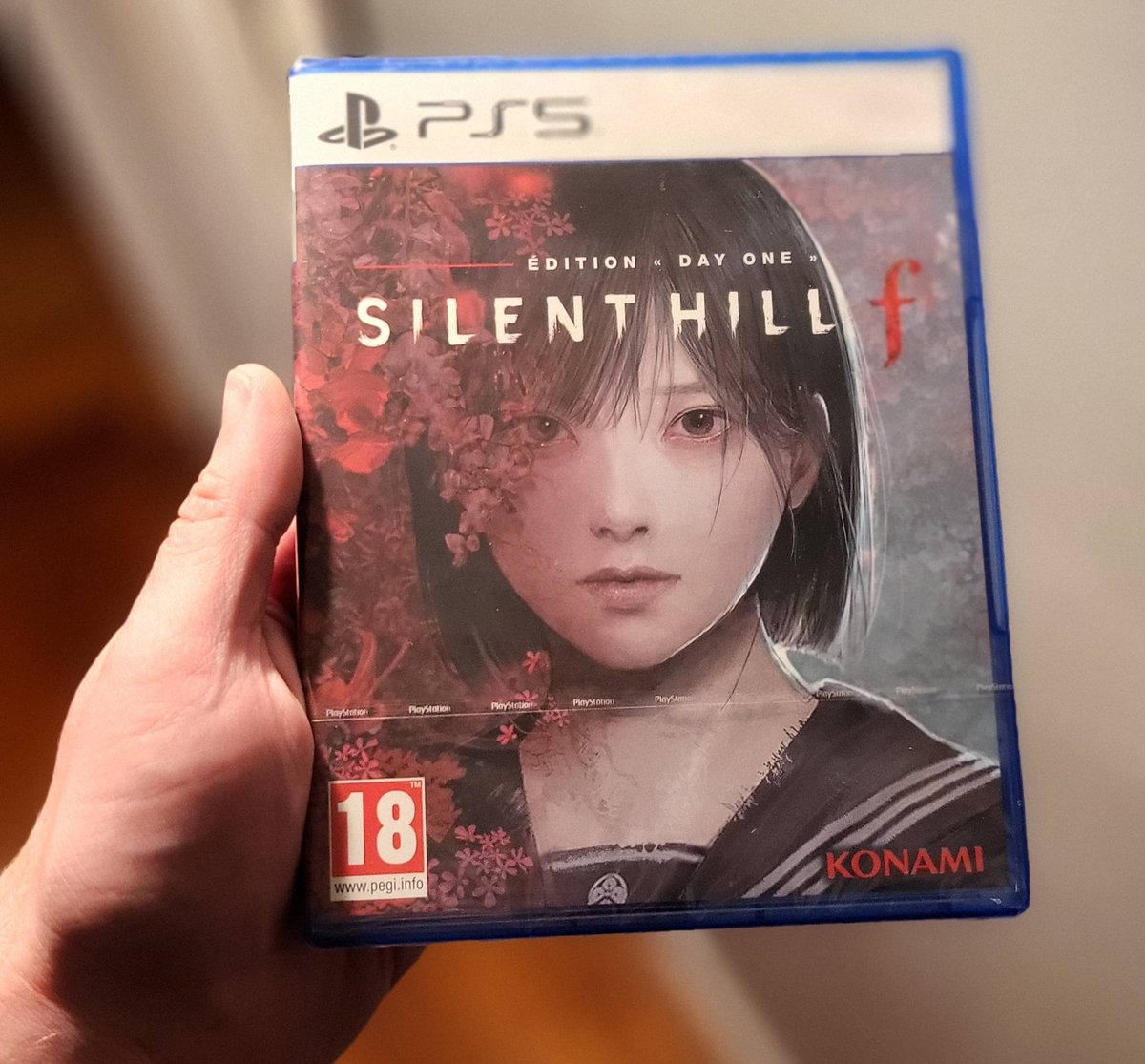 Finally, the game is here! I know what I'll be doing this weekend! Have you played it? #silenthillf