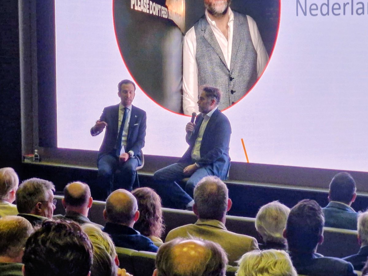 Vanmiddag collegetour voor <a href="/VNONCW/">VNO-NCW</a> met <a href="/klaasdijkhoff/">Klaas</a>. We spraken voor een zaak vol ondernemers over het ondernemersklimaat. Thema's als netcongestie, arbeidsmigranten en industriepolitiek kwamen voorbij.