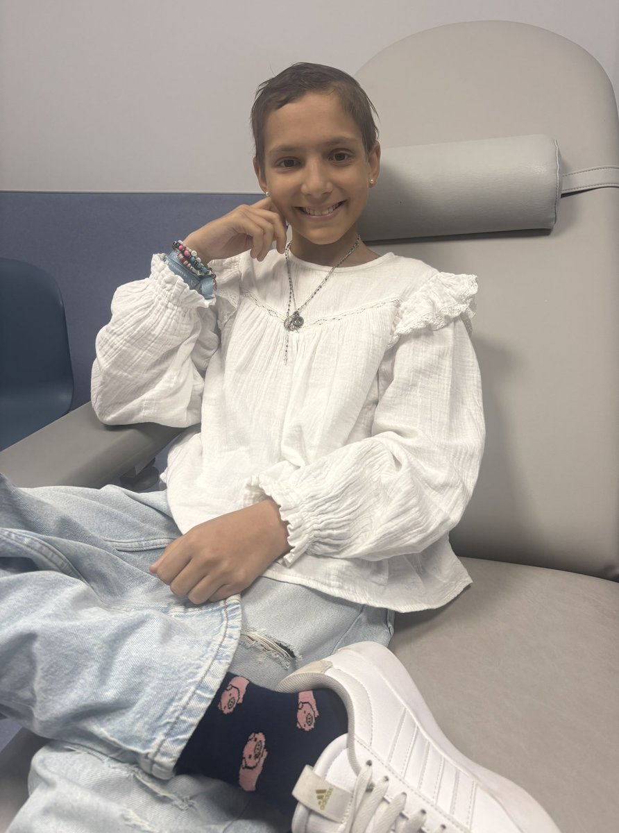 mariacmpfg's tweet image. Afición 🤗

Hoy he tenido las pruebas de imagen para ver cómo va respondiendo mi cuerpo al tratamiento. 
Ahora me toca esperar para tener los resultados y saber cómo sigue la enfermedad. 

Como siempre, con buena energía, confianza y mucha fe 🙏

Seguir sonriendo, os quiero 🥰