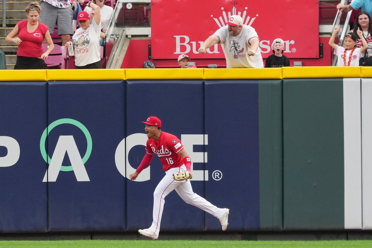 WLWT's tweet photo. WHAT A CATCH! Outfielder Noelvi Marte leaps and snags a home run away in the top of the ninth inning, helping the Reds defeat the Pirates! ⚾(Photos: Getty Images)
https://t.co/axgEmMOOfT https://t.co/bYHUMLpqdq