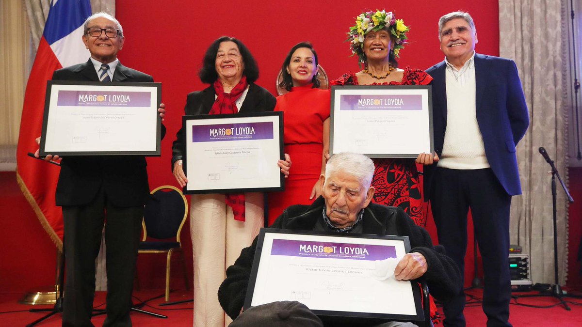 crespial's tweet image. #CHILE #CRESPIAL #PCI
Se entregó el Premio Margot Loyola Palacios 2025 en La Moneda, reconociendo a cultores y cultoras por su aporte a la cultura tradicional de Chile.

Premiados:
María Lucy Casanova
Isabel Pakarati Tepano
Juan Estanislao Pérez
Víctor Irenio Lecaros…