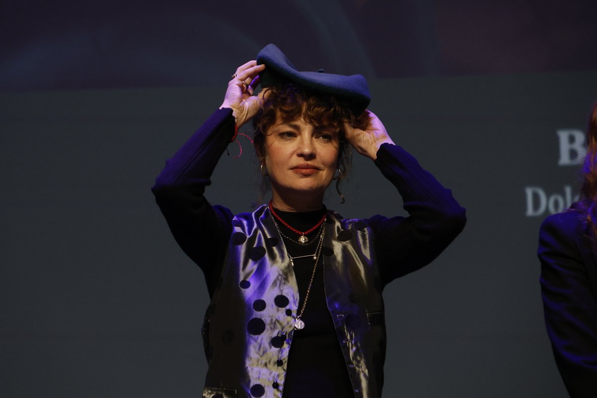 📢La película 🇦🇷 argentina #Belén, elegida por la Argentina para los #Oscar2026, ganó este jueves el 🏆premio del Público del 34 Festival de cine latinoamericano de Biarritz🇫🇷 Su directora y protagonista #DoloresFonzi recibió una boina vasca como galardón. #cineargentino