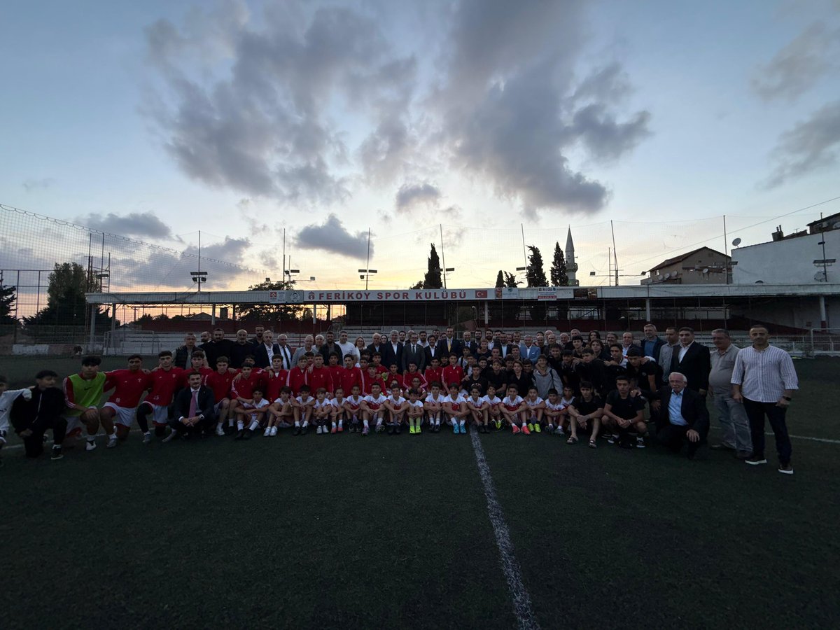 AKPartiSisli's tweet photo. Milletvekillerimiz ile birlikte Feriköy Spor Kulübümüzü ziyaret ederek kıymetli yöneticilerimiz ve üyelerimizle bir araya geldik. 🏆🤝

Nazik misafirperverlikleri için Feriköy Spor Kulübümüze gönülden teşekkür ediyoruz. 🙏✨

#HerMahallesiyleTürkiyeYüzyılı https://t.co/TPIXMyHCOJ