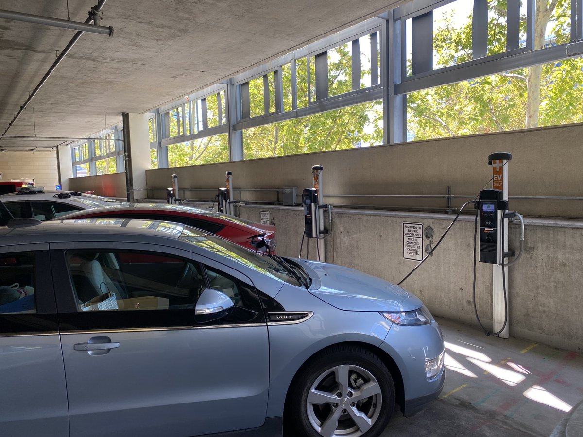 Drive an electric vehicle (EV) and use public EV chargers across the city? Beginning Wednesday, October 1, DOT is changing the time-of-use rate schedule. New costs will depend on when you choose to charge. Learn more at bit.ly/ev-charger-rat….