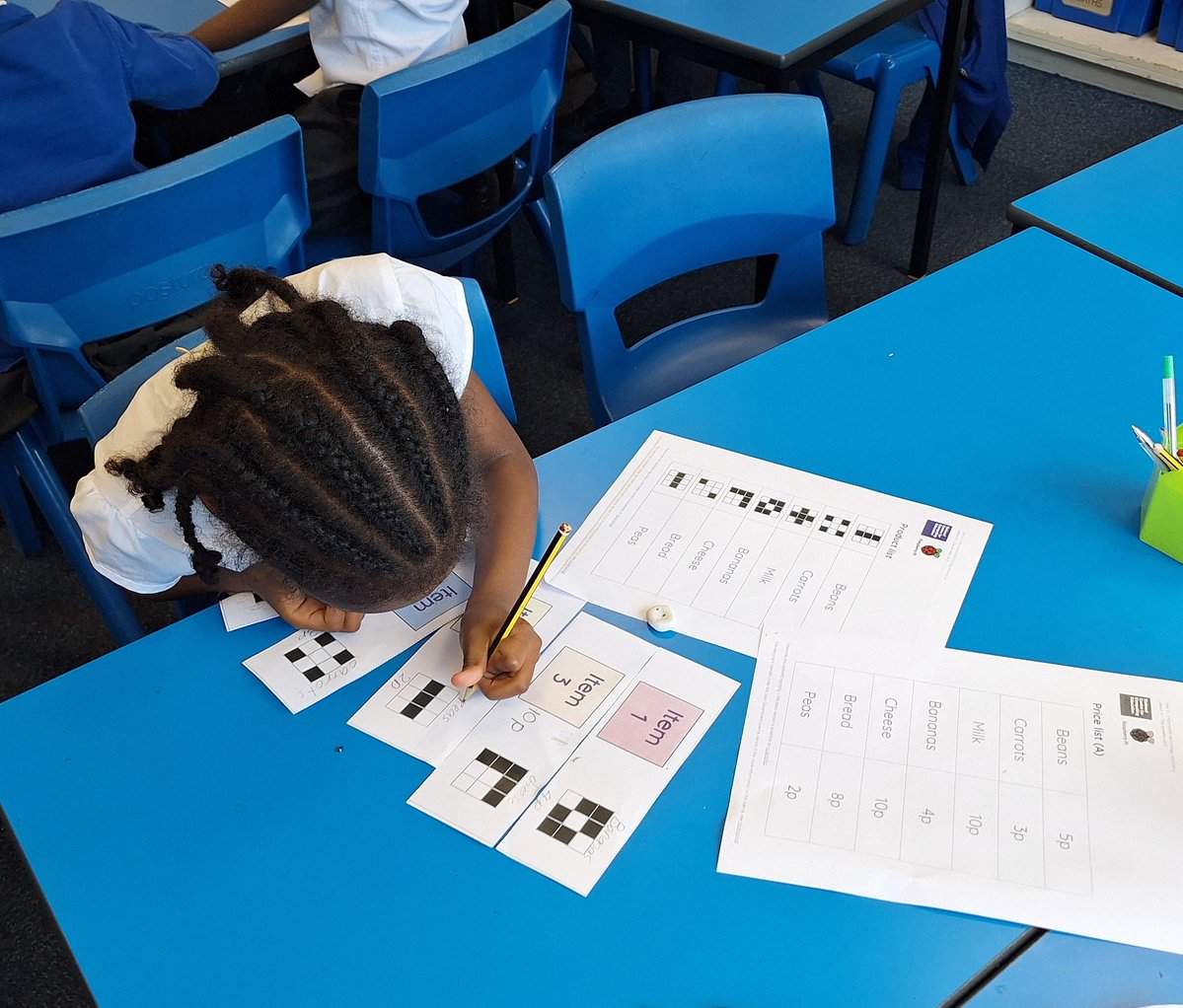 AbbeyPrimary's tweet image. #Y2 have been having fun learning about barcodes during our #computing lesson this afternoon. 🤗