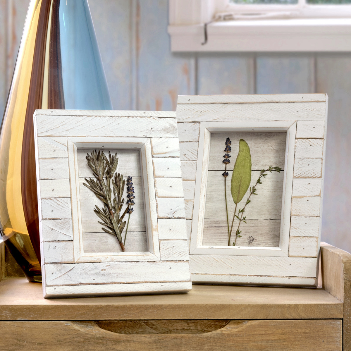 Pressed flower art with Mod Podge—easy and beautiful DIY:
modpodgerocksblog.com/diy-pressed-fl…