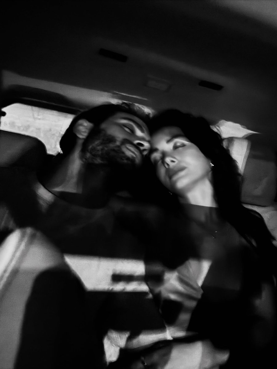 Burak Berkay Akgül, sevgilisi Özge Yağız’ın doğum gününü paylaştığı bu karelerle ve “Seninle gülmek, büyümek, hayalleri paylaşmak ve her gün yeniden sevmek… İyi ki varsın, iyi ki doğdun sevgilim.” notu ile sosyal medya hesabından kutladı.

#ÖzBur