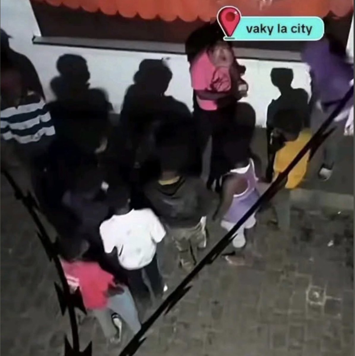 Comment ne pas détester ce gouvernement complètement corrompu franchement ??? 
#Madagascar #MadagascarGenZ #FreeMadagascar