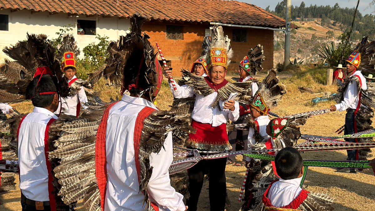 crespial's tweet image. #Perú #PCI #CRESPIAL 

La danza Los Indios Fieles o Emplumados de Huamachuco ha sido declarada Patrimonio Cultural de la Nación. 
Esta danza, parte de la fiesta a la Virgen de La Alta Gracia, es una expresión que une fe, historia y comunidad. Sus vestuarios con plumas y su…
