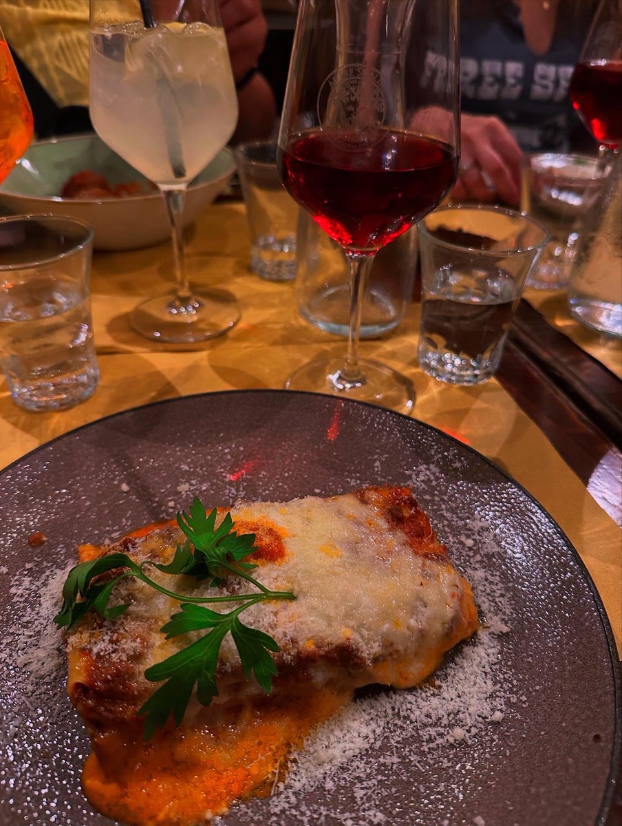 “En calma, pero con ganas de todo.”
🍷📕💋
#lavitaèbella #rome #recap