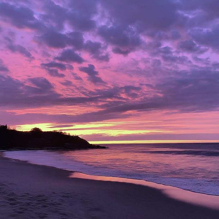 duskyrealms's tweet image. Purple sunset 🌇