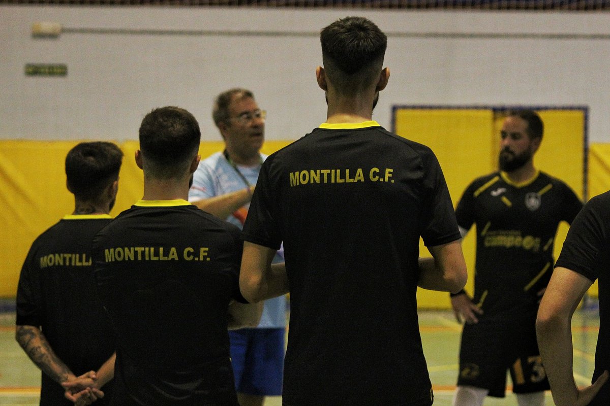 🔛 La espera ha llegado a su fin. Nuestros chicos del fútbol-sala ultiman su puesta a punto para el estreno liguero. ¡Vamos, equipo! ⚔️💪🏼 

#Entrenamiento #Futsal #Montilla