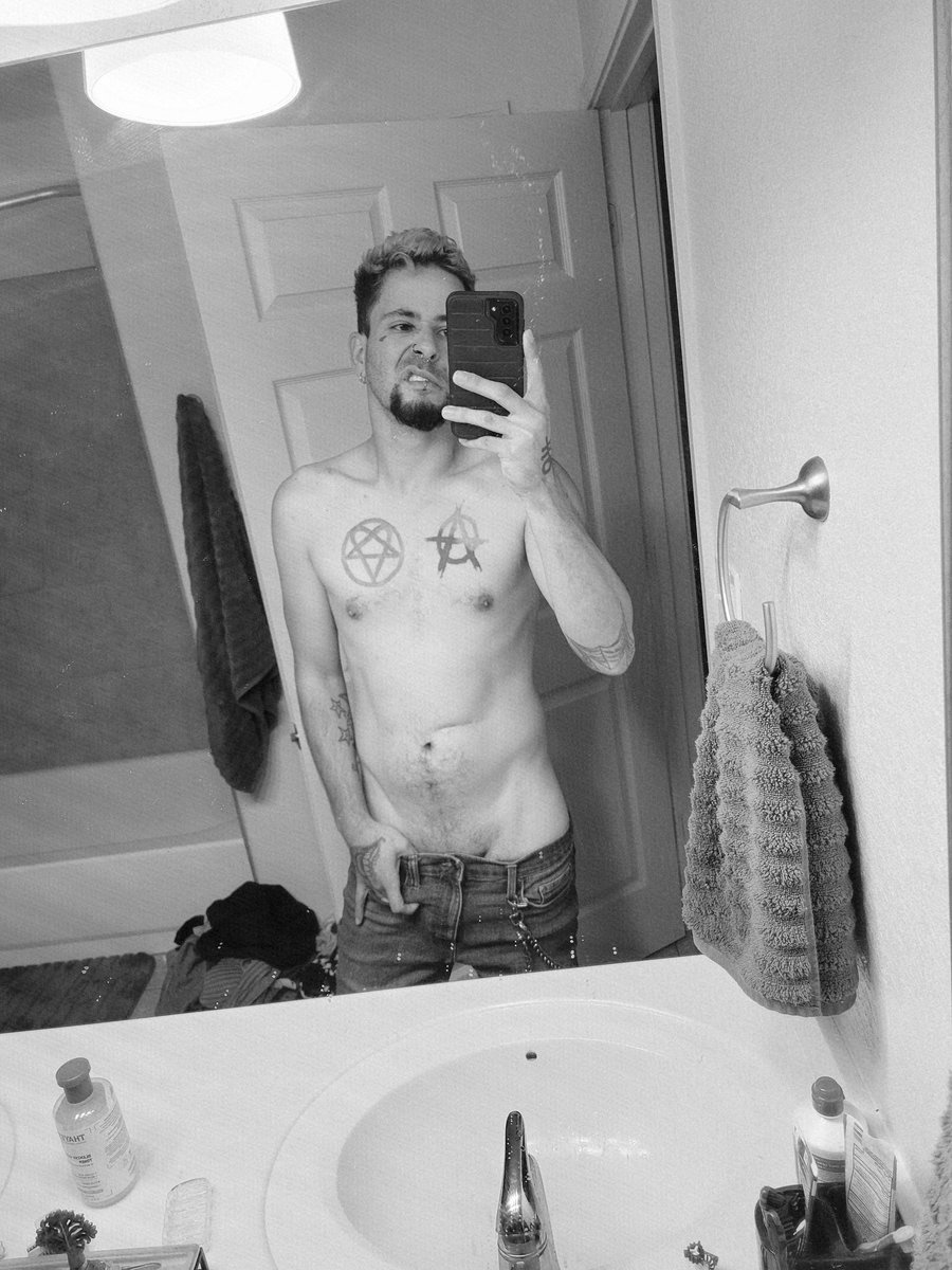 ThrashPandaEnt's tweet photo. Everybody's favorite bartender getting ready for another shift. See this and more on my page! https://t.co/dJcGvEOHgW https://t.co/i9WAgcTxwa
