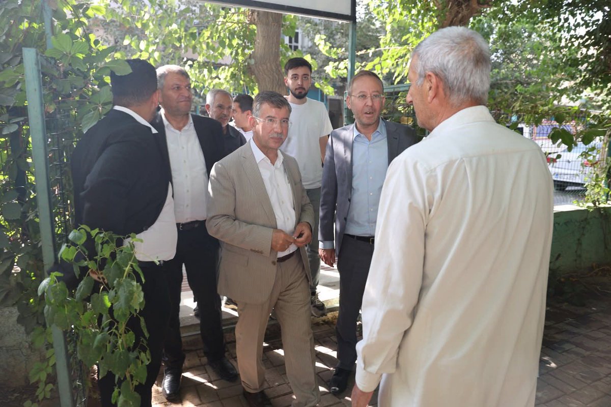 Şanlıurfa Milletvekilimiz Mehmet Ali Cevheri,
İlçe Başkanımız İsa Sabuncu, İl Başkan Yardımcımız M.Serhat Çetiner, Belediye Başkanımız Abdulhakim Ayhan, Gençlik Kolları Başkanımız Hüseyin Bertan ve yönetim kurulu üyelerimiz;

Esnaflarımızı ziyaret ederek hem hal ve hatırlarını