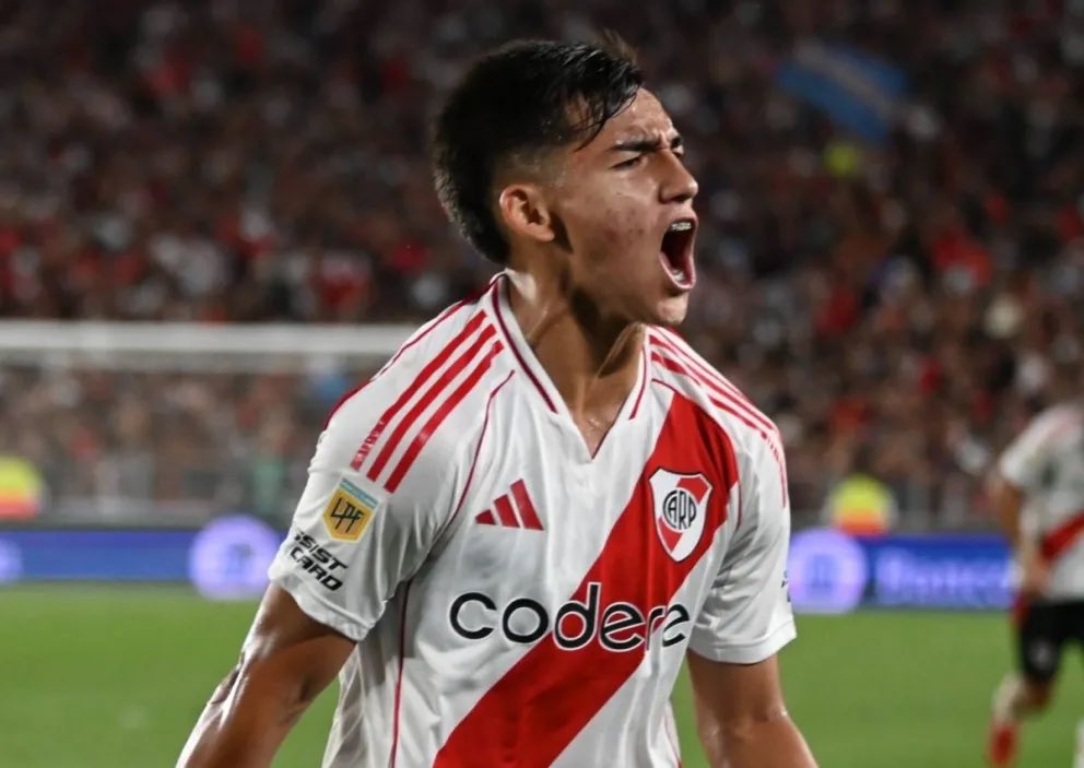 حاول الهلال في اخر ايام الميركاتو الصيفي للمواليد التعاقد مع ايان سوبيابري لاعب ريفربليت الارجنتيني لكن ماقدر لتفاصيل كثيرة بين اللاعب وناديه

• اللاعب مطلوب من اندية اوروبية كبيرة

• بالإضافة ريفربليت يبحث عن تجديد عقده حتى يبيعه بسعر اعلى لأن باقي سنة تقريباً بعقده 

•