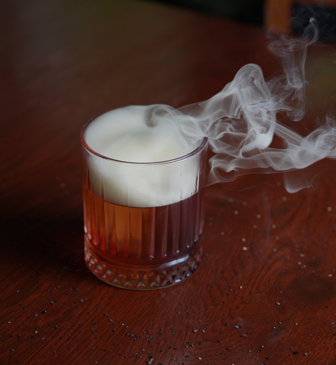 The night begins with a smoky showstopper.