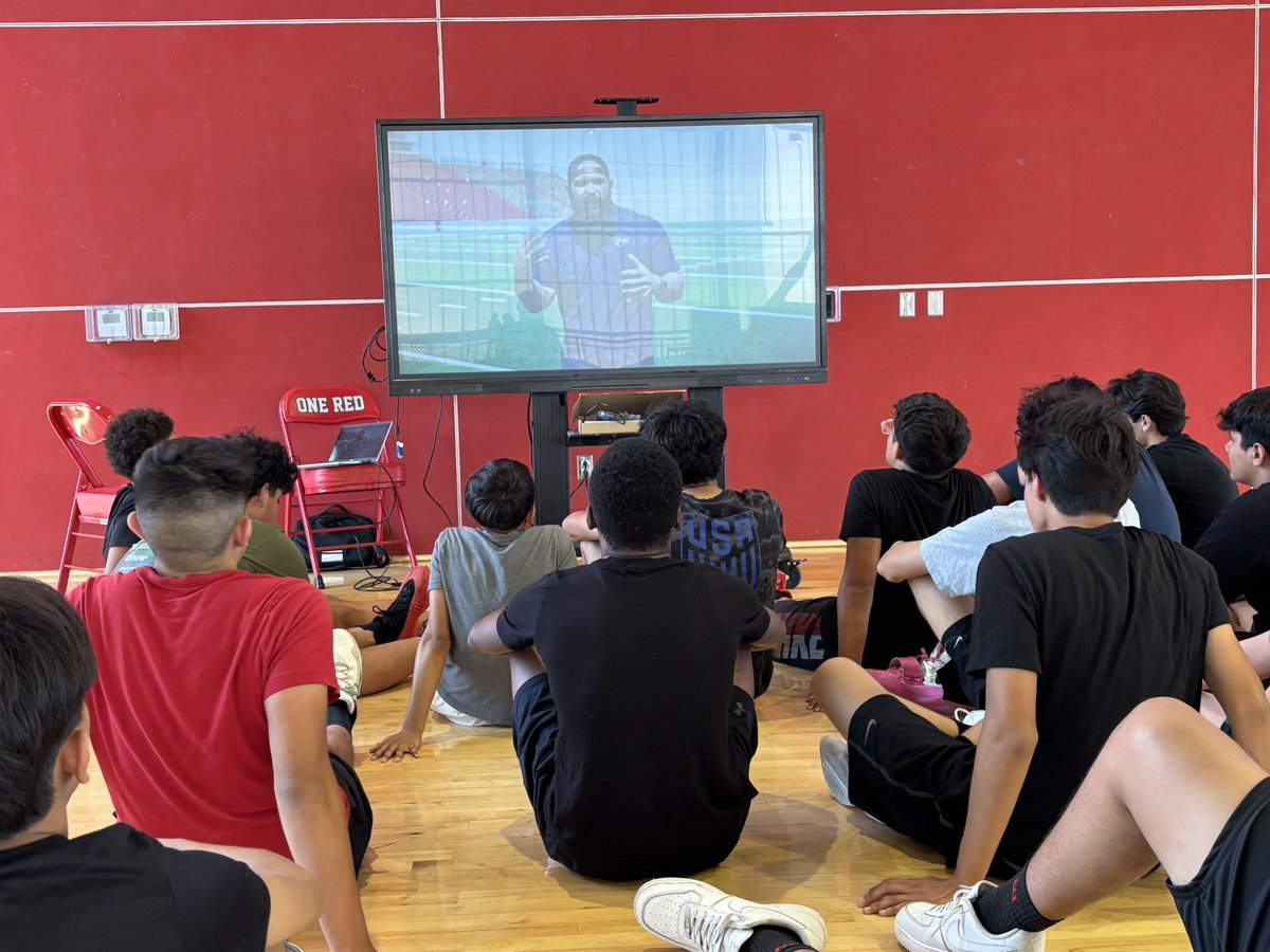 BelAirHoops's tweet image. Boys Basketball taking in some 2Words @2Wordstv Development! @YISDAthletics1 @CoachRecoder @BelAirHigh #mentaltoughness