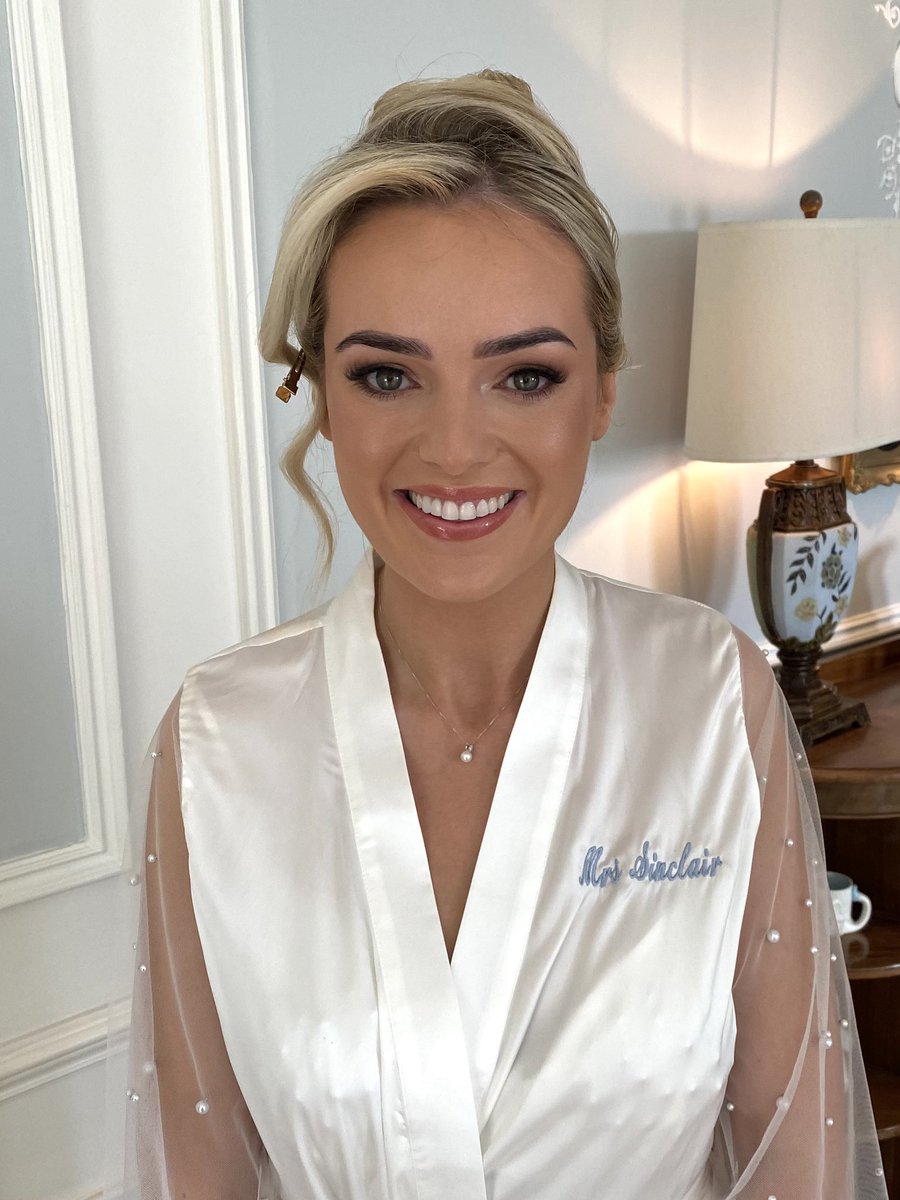 hairupideas1's tweet image. Updo ? Hair up ? Updo style 

What do you ask for when sitting in the stylists chair ? 

#updo #hairup #client #Customers #CustomerEngagement #HappyCustomer  #bride #Wedding