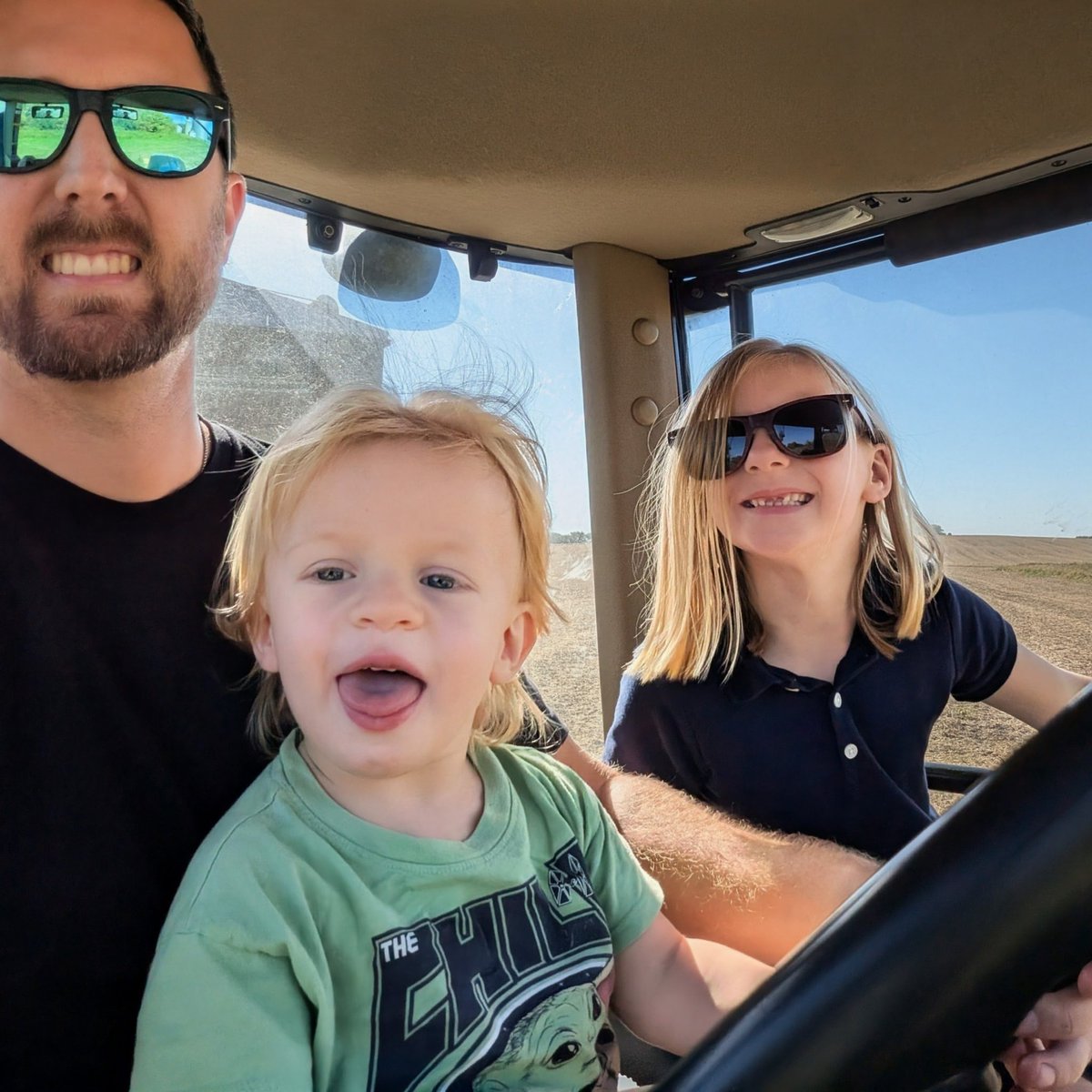 ngolbuff's tweet image. Thanks Farmer @gillclint for letting us help with harvest each year. These kids love it