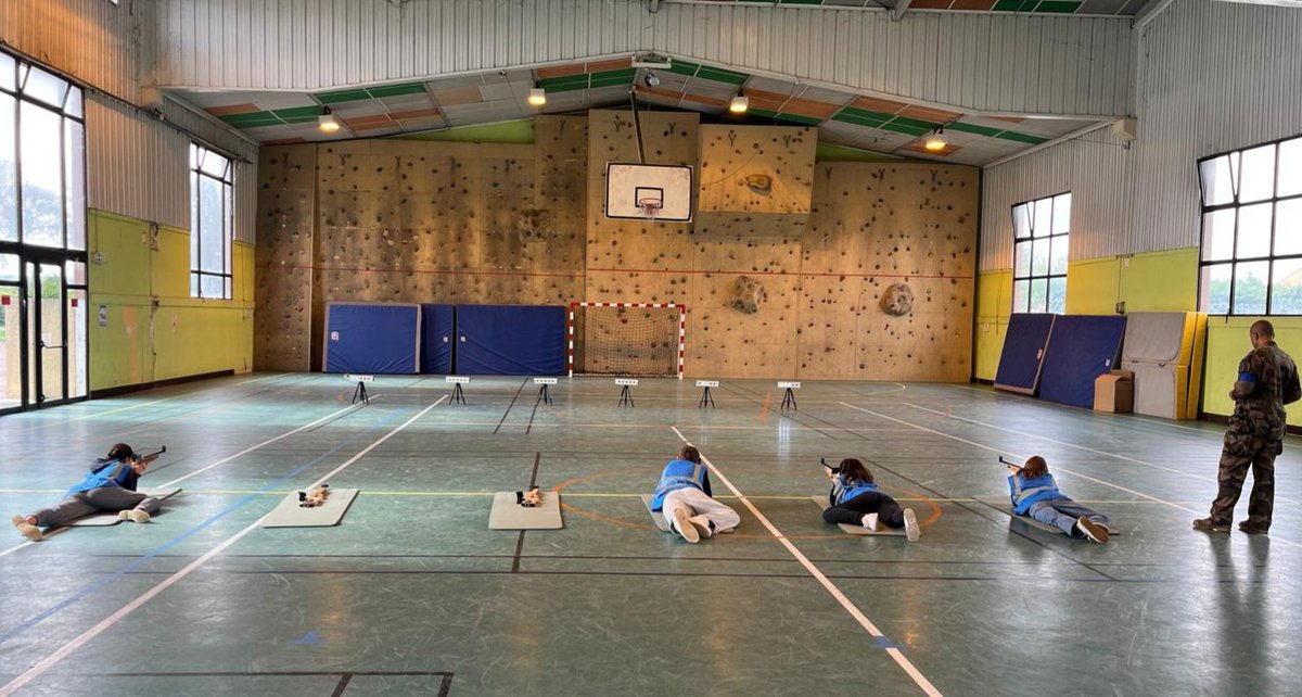 1ère JDC NG au quartier Capitaine Danjou: occasion de monter nos belles couleurs, conduire trois ateliers (tir laser, tests et jeu de rôle stratégique) et partager la gastronomie militaire (vive la RCIR!). De quoi encore resserrer les liens avec les jeunes Chauriens! <a href="/BuissonMlb/">Marie-Laure Buisson</a>