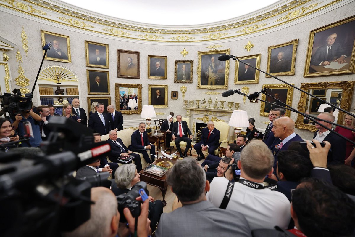 Cumhurbaşkanımız Sayın Recep Tayyip Erdoğan, ülkemizi dünyada güçlü ve saygın bir şekilde temsil etmeye devam ediyor. 

Vizyoner liderliği, kararlı duruşu ve uluslararası arenadaki etkin diplomasi anlayışıyla Türkiye, her alanda yükselen bir güç oluyor.

📌 #KüreselLiderErdoğan