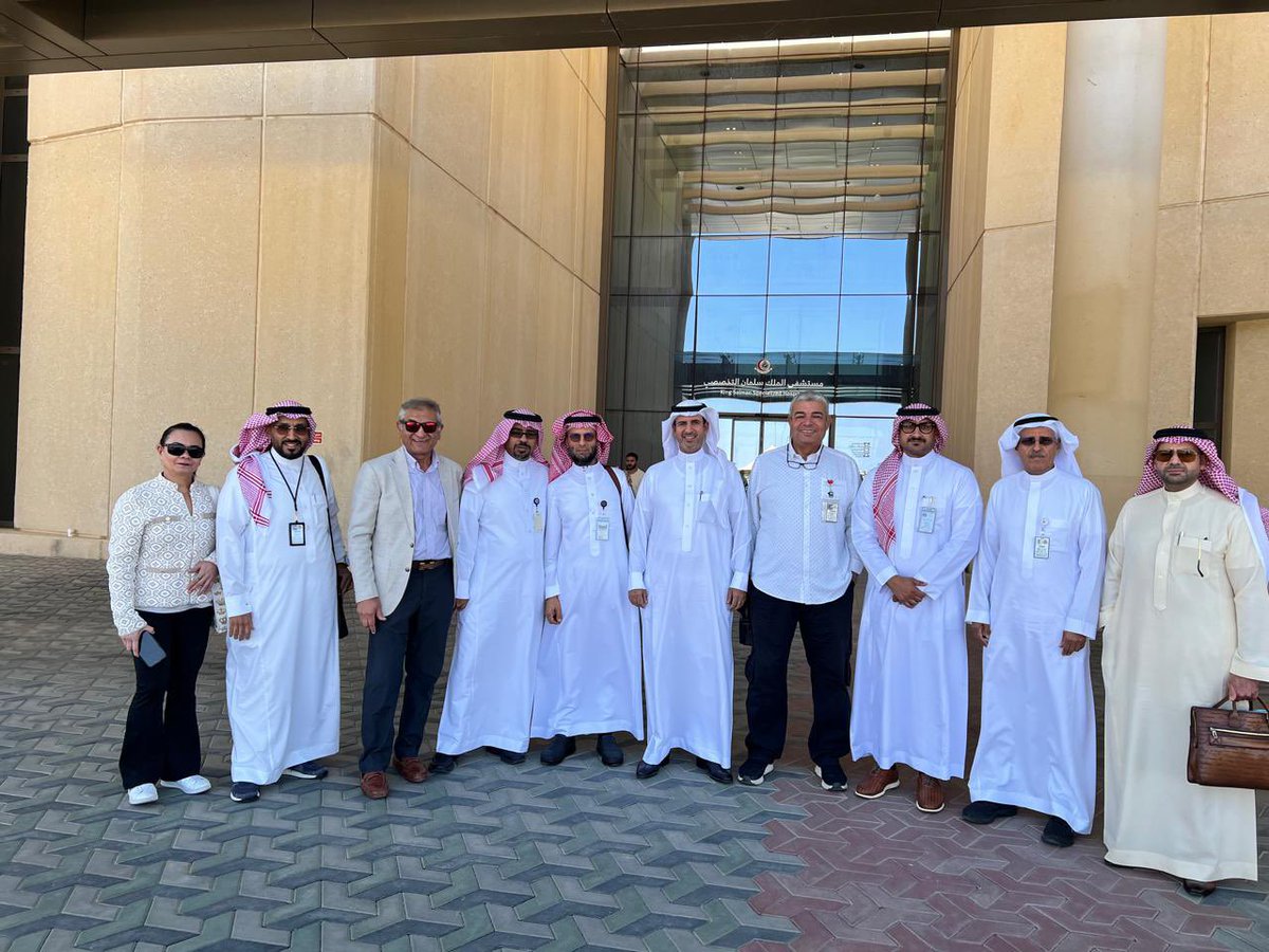 خدمات جليله تقدمها وزارة الحرس الوطني ممثلتا بالشؤون الصحيه بالوزاره 
تزامنا مع اليوم الوطني السعودي تم افتتاح معمل القسطره الجديد بمركز الملك عبدالعزيز لأمراض القلب  بالرياض و زياره تفقديه لمركز القلب بمستشفى الحرس الوطني بمدينة الطائف

مملكة الانسانيه تقدم الغالي والنفيس لخدمة