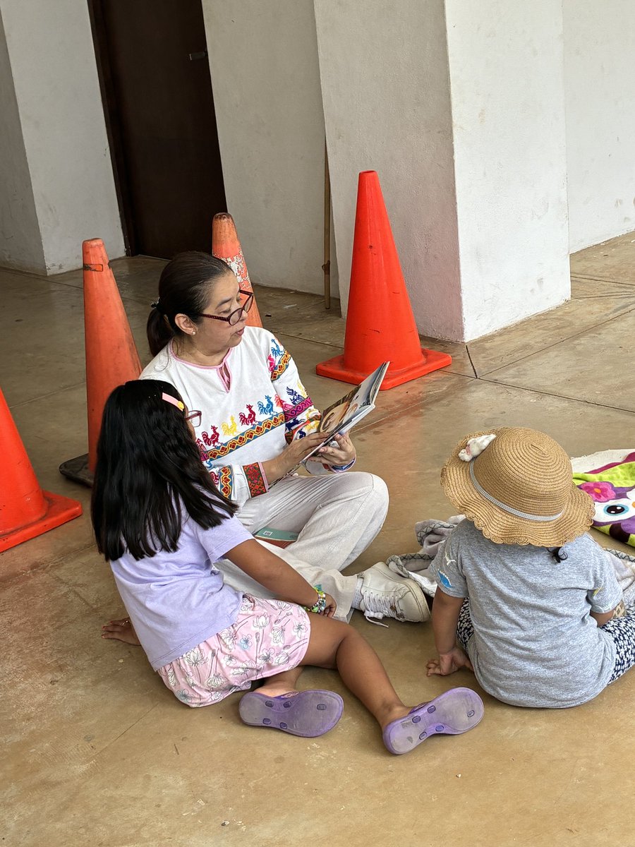 Maperez324's tweet image. El taller de lectura para bebés y niños preescolares en el CD Juan Pablo II, en Mérida. La pedagoga @ItalaNuma lo imparte los domingos. Gratuito y con más de seis meses de logros y al menos diez familias y 13 pequeños reunidos cada dos semanas .