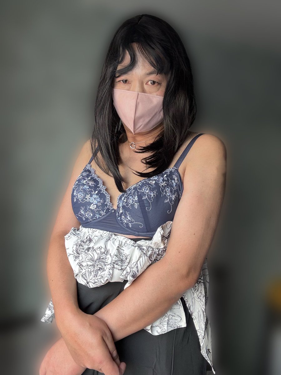 おはようございます〜
週末間近金曜日😉
今日も笑顔で頑張りましょうね🥰

3連会議も最終日😉
もうひと頑張り🥰

ちょっと着せ替えの途中をパシャリ😝
需要ないよな😅😅
自己満😝😝

今日もよろしくお願いします🥰💕