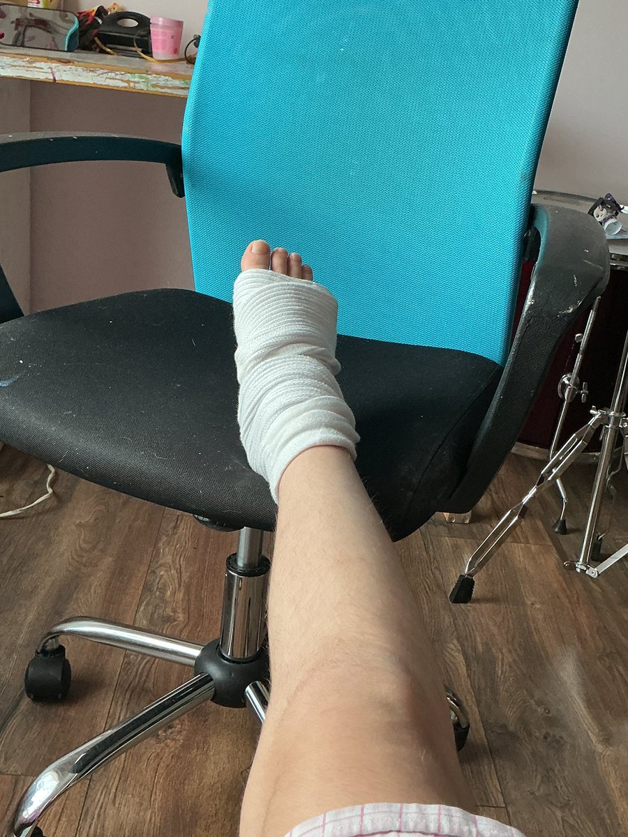 Should’ve forgotten about the dirty looks and the photographs my boyfriend took 😔