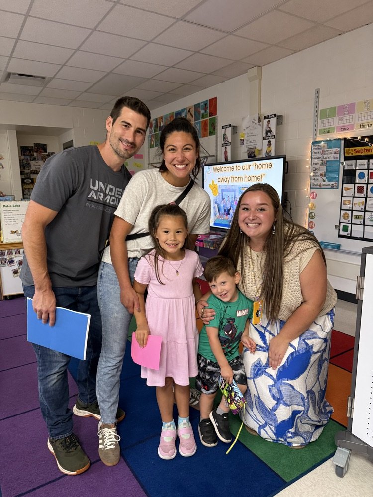 HFLLima's tweet image. Our students are the tour guides tonight at Open House! #WEareHFL