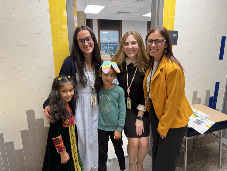 HFLLima's tweet image. Our students are the tour guides tonight at Open House! #WEareHFL