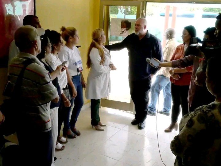 YudelkisOrtizB's tweet photo. Concluye visita gubernamental a #ProvinciaGranma.

El Primer Ministro @MMarreroCruz , presidió el resumen de la visita gubernamental que por dos días tuvo lugar en nuestra provincia. https://t.co/P0iD6N5uiB