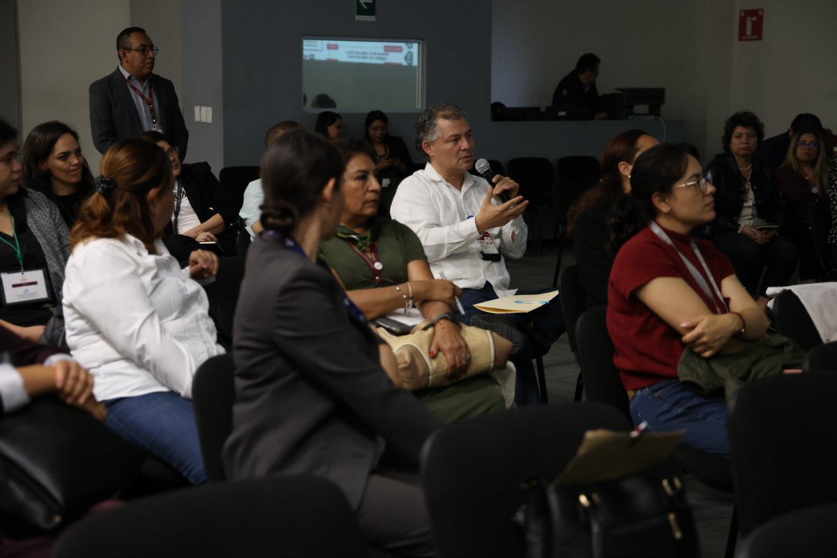 ISSSTE_mx's tweet photo. 📷 El día de hoy, en la Dirección Médica del ISSSTE, encabezada por el Dr. Gustavo Reyes Terán y bajo la dirección del Dr. @martibatres, se reunieron autoridades del Instituto, especialistas de la OPS y médicos de todas las entidades del país para revisar y discutir la implementación del ”PRONAM Nacional ISSSTE Diabetes Mellitus”. Este ejercicio permitió conocer las opiniones del personal de salud para planificar una capacitación e implementación coordinada con los médicos operativos. 🩺

La diabetes es la segunda causa de muerte en México 🧐; por ello, el ISSSTE, con el respaldo de la OPS, impulsa un modelo integral y estandarizado de atención para mejorar la salud y el bienestar de su derechohabiencia, sumando esfuerzos con las prioridades del sector y con la visión de la Presidenta @Claudiashein de impulsar una vida más saludable para todas y todos. 🙌