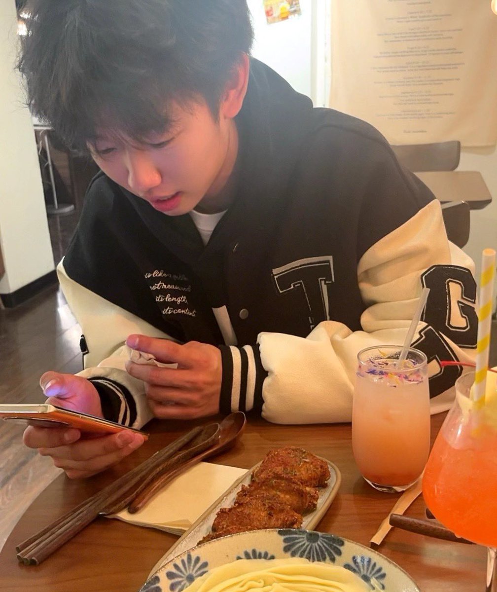 haochen0718's tweet photo. 特别骚的直男被网调 内裤套头 喜欢被男娘调 #cd #直男m https://t.co/7y7MakNzRp