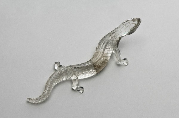 A #Roman figurine of a lizard, carved from a single piece of hyaline quartz. It was found in a Gallo-Roman tomb in Belgium, where it was buried as part of an assortment of grave goods about 2000 years ago (📷 MFAH, Brussels) #Archaeology #RomanArchaeology #AncientRome