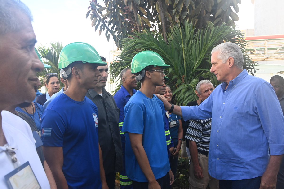 🇨🇺| El Presidente <a href="/DiazCanelB/">Miguel Díaz-Canel Bermúdez</a> estuvo en la tarde de este jueves en la Central Termoeléctrica Lidio Ramón Pérez, de Felton, en la provincia de Holguín, luego de haber recorrido en la mañana la planta térmica Renté, en Santiago de #Cuba. 

🧵