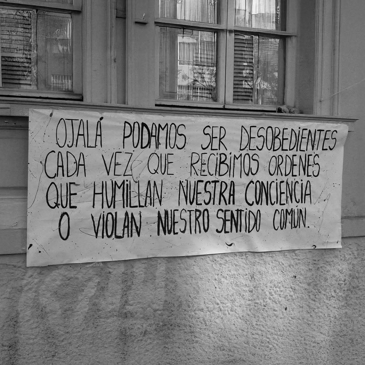 La rebeldía ante lo injusto y denigrante. No es fácil, pero toca cultivar tal virtud.