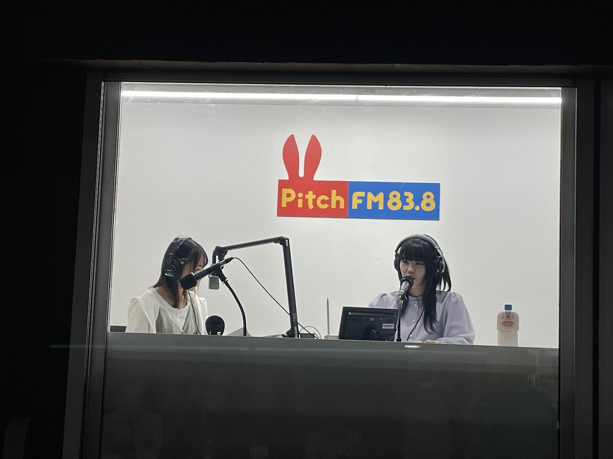s_megane52's tweet image. 昨夜アンフォーレに用があり行ったタイミングで　#看板娘　の放送とばったり
かのんちゃんとあいちゃん

#pitch #katch #アンフォーレ