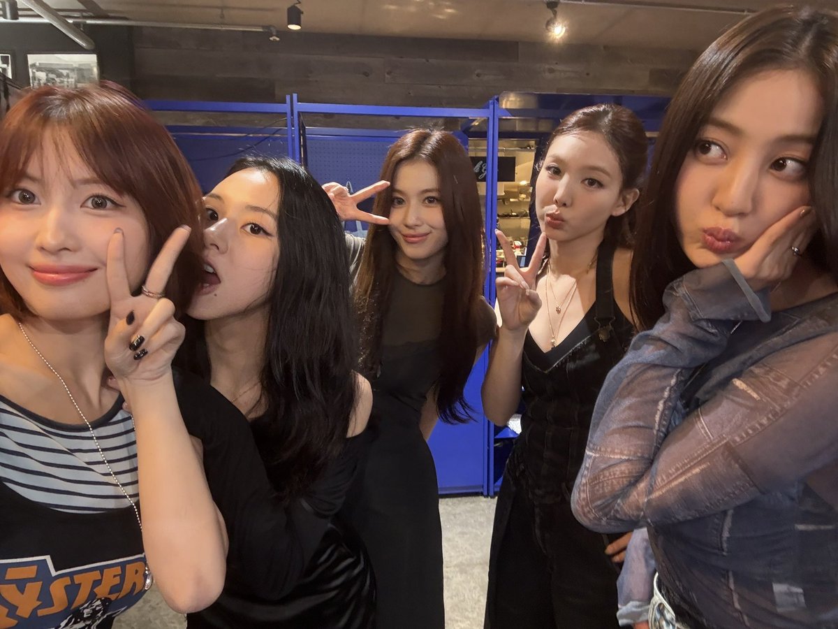 djL115SA's tweet photo. TWICEのモニタリング絶対羨ましすぎて見れないから見ない😠て決めてたのに
流れて来るから見ちゃって
無事羨ましすぎて涙でてた🥲 https://t.co/ar36CjLOLm